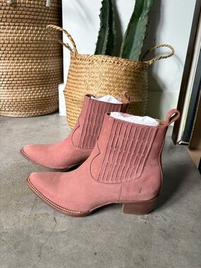 Frye Sacha Chelsea in Rose Cake - Size 9 - NEW IN BOX